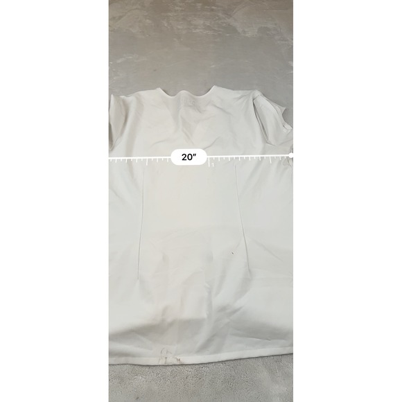 FIGS Technical Collection White V-Neck Scrub Top Womens Medium FW1100 Sh - Picture 6 of 7